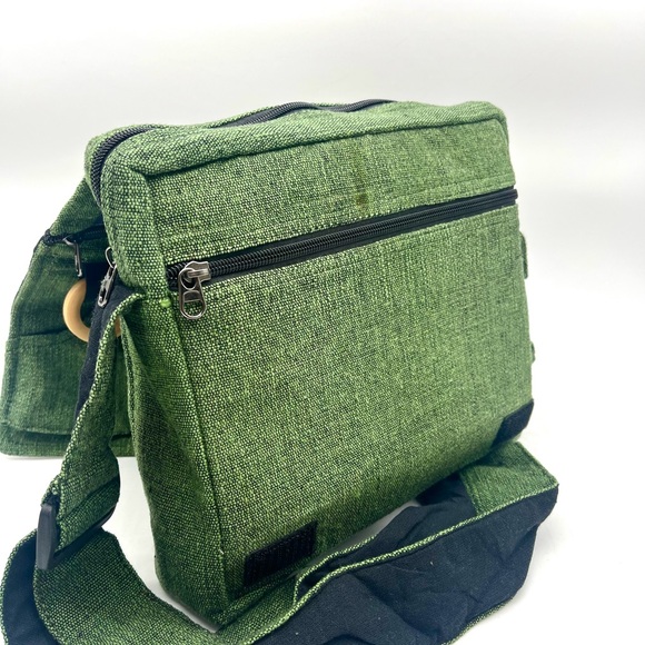 Chic Green Crossbody Bag with Spiral Accent, Handmade Multi-pocket EverydayBag - Picture 10 of 15